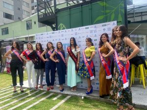 Fiestas. La actual Reina de San Francisco de Quito junto a las 10 candidatas de 2021.