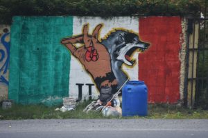 TEMOR. Los moradores de Guayllabamba aseguran que los grafitis están hace poco tiempo y para ellos es una amenaza de la paz que tiene el sector.