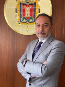 POSITION.  Francisco Viteri is the Secretary of Health of the Municipality of Quito.