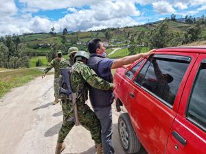 MIGRACIÓN. Haitianos y venezolanos, según las autoridades de Colombia y Ecuador, son quienes usan las trochas para cruzar la frontera.