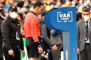 VAR.  The match was cut.  Wilmar Roldán used the video assistant on several occasions.