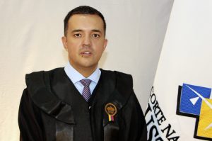 Ponente. Felipe Córdova tiene una maestría en Derecho Penal y Criminología